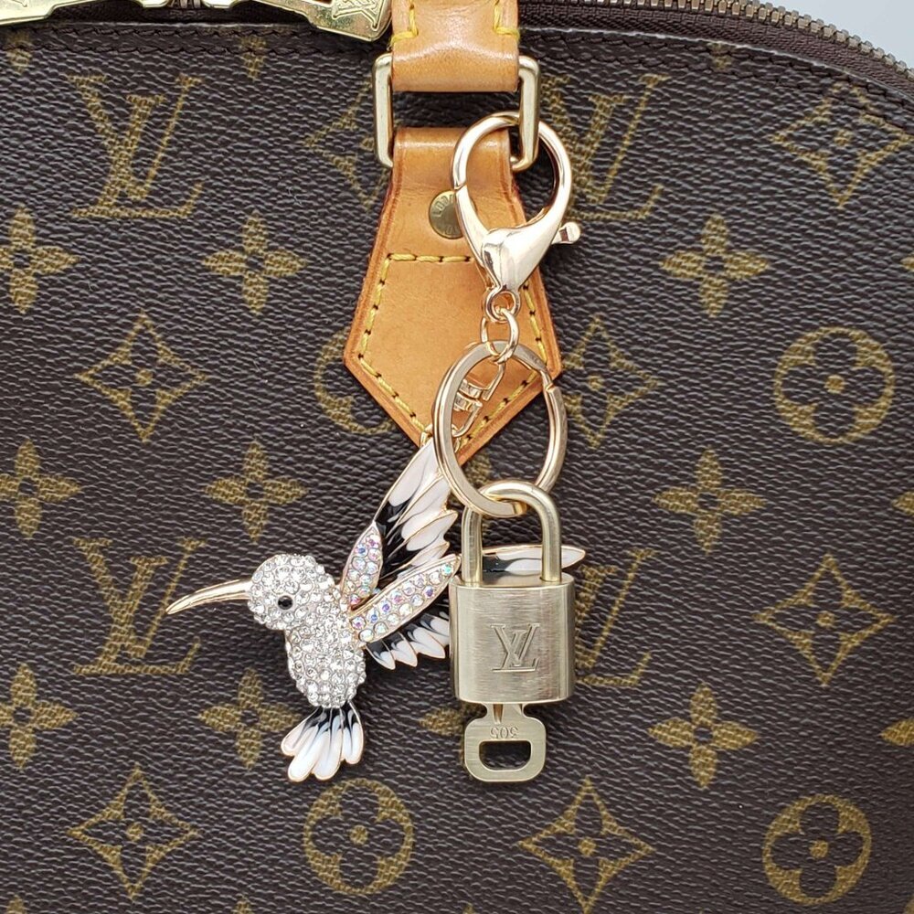 LV Authentic Gold Padlock 🔒 Key Set w/ Unbranded Bird Keychain Charm - Picture 1 of 7